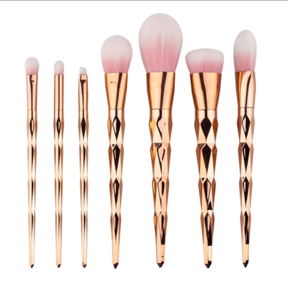 🦄🎀 7 Beautiful soft unicorn horn brushes